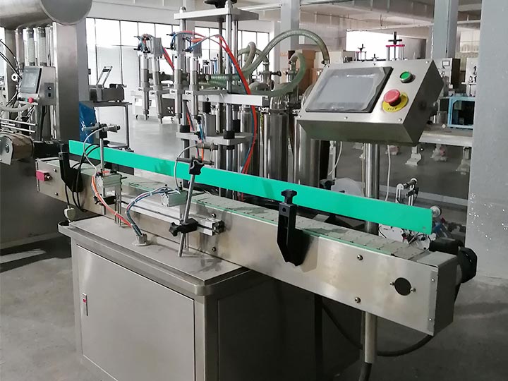 Lateral view of liquid bottle filler